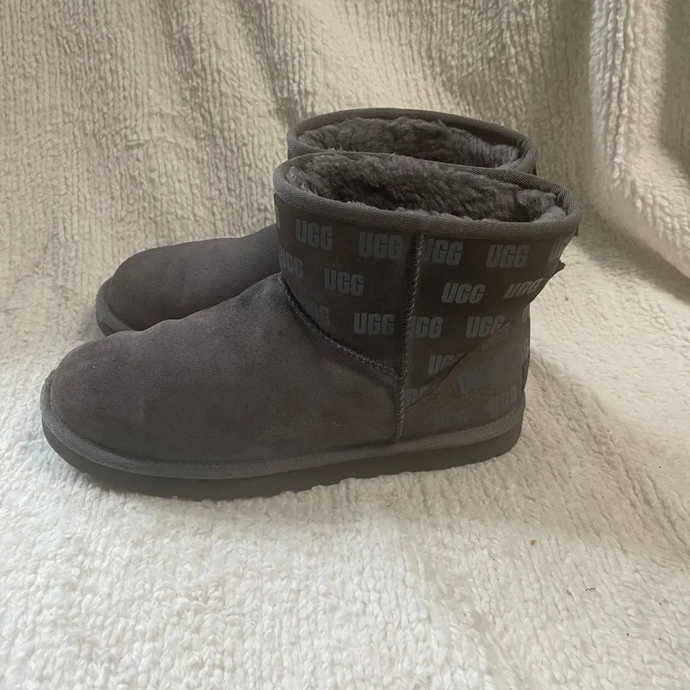 UGG Men’s Classic Mini II UGG Print Gray suede Boots  logo rubberized print SZ10